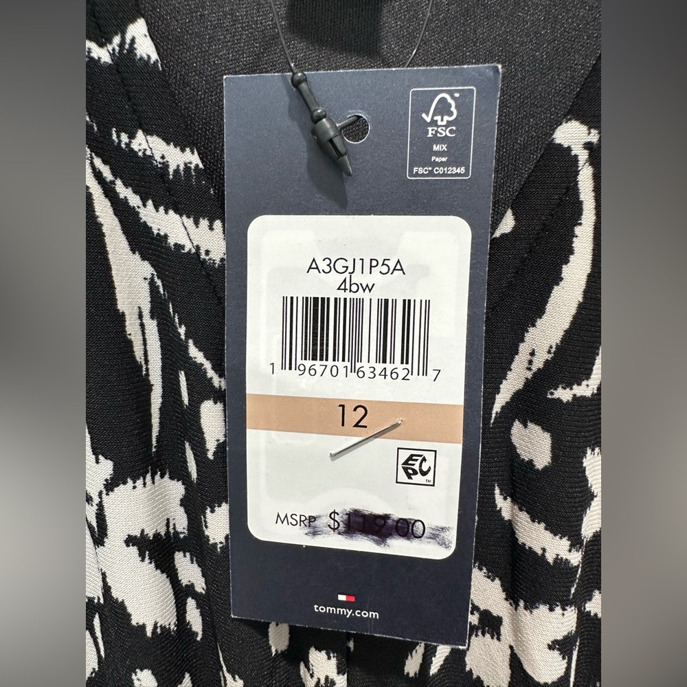 NWT Tommy Hilfiger, black and white floral dress with short sleeves size 12 🖤🤍 - Picture 4 of 8